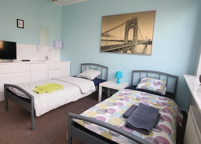 بيت شباب Hello